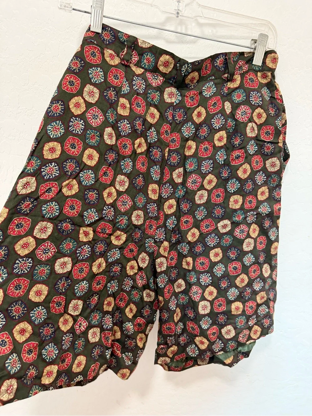 Vintage Talbots sz 12 Patterned Pleated shorts Brown Floral Medallion wool blend